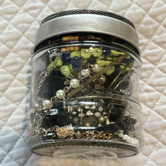 1 Pound Mystery Jewelry Jar 20+ Mixed Lot Costume 2016 Going Out Themed - Picture 8 of 10